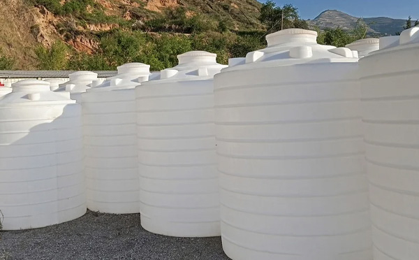 化工液体储存注意事项——选对PE庄浪塑料桶避免安全隐患