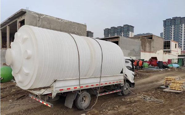 PE庄浪塑料大桶运输中