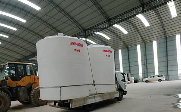 特加厚庄浪塑料大桶装车运输交付实录 特加厚庄浪塑料大桶装车运输交付实录